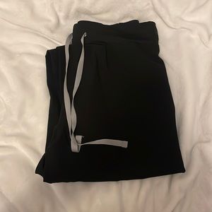 Figs woman’s high waisted Livingston basic scrub pants- black, size medium